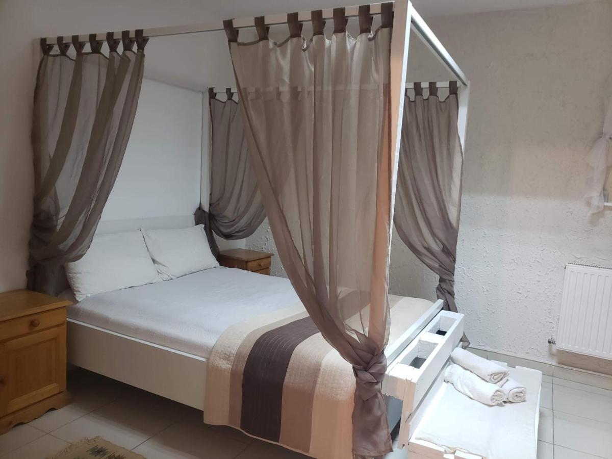 Aqua Apartman Satu Mare Eksteriør billede